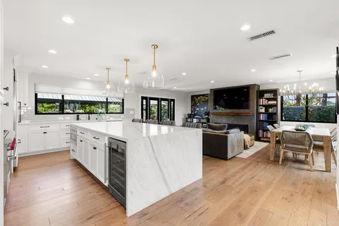 $3,995,000 | 8675 Glenwick Lane, La Jolla, CA 92037