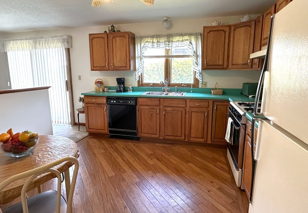 175 College Park Road Fall River, MA 02720 - Photo 2 of 37