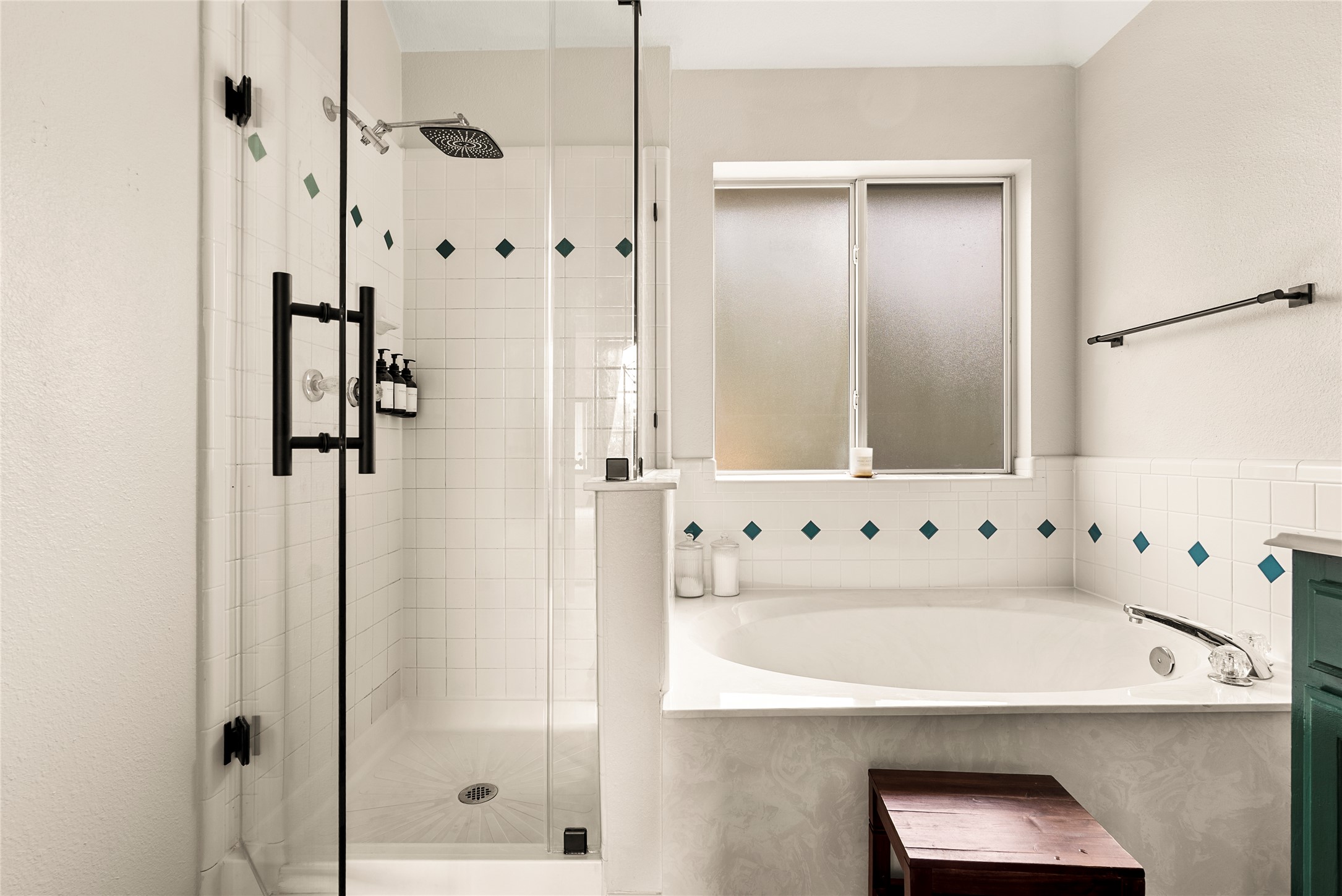 6803 Breezy Pass Austin, TX 78749 - Photo 27 of 40 a bathroom with a bathtub and a shower