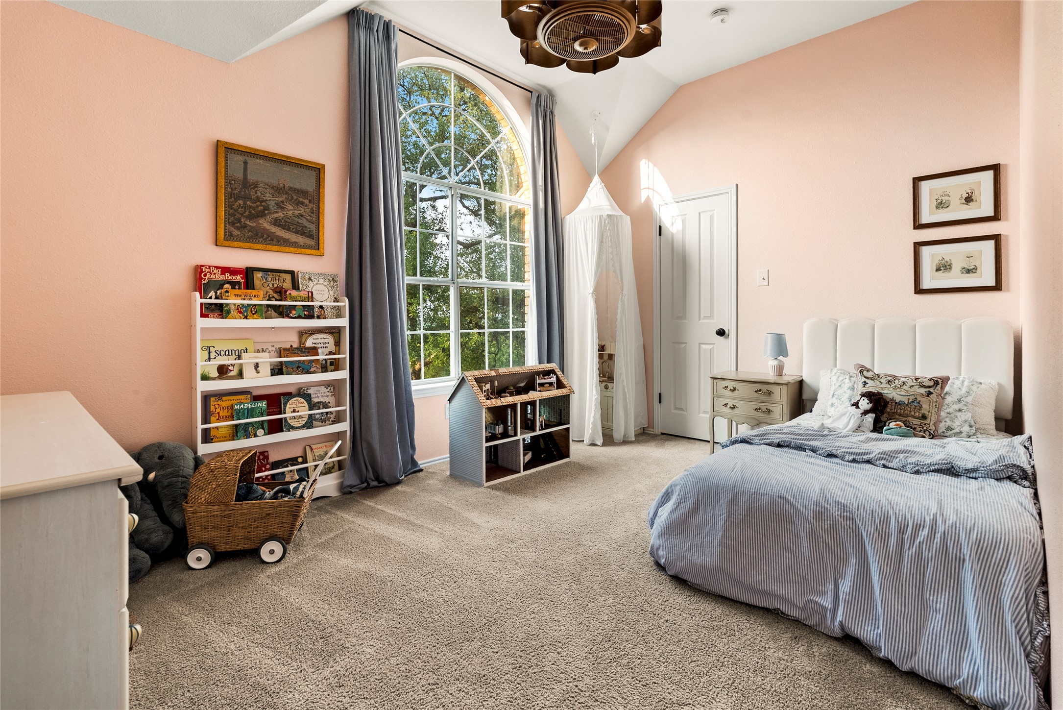 6803 Breezy Pass Austin, TX 78749 - Photo 30 of 40 a bed room with a bed and a chair