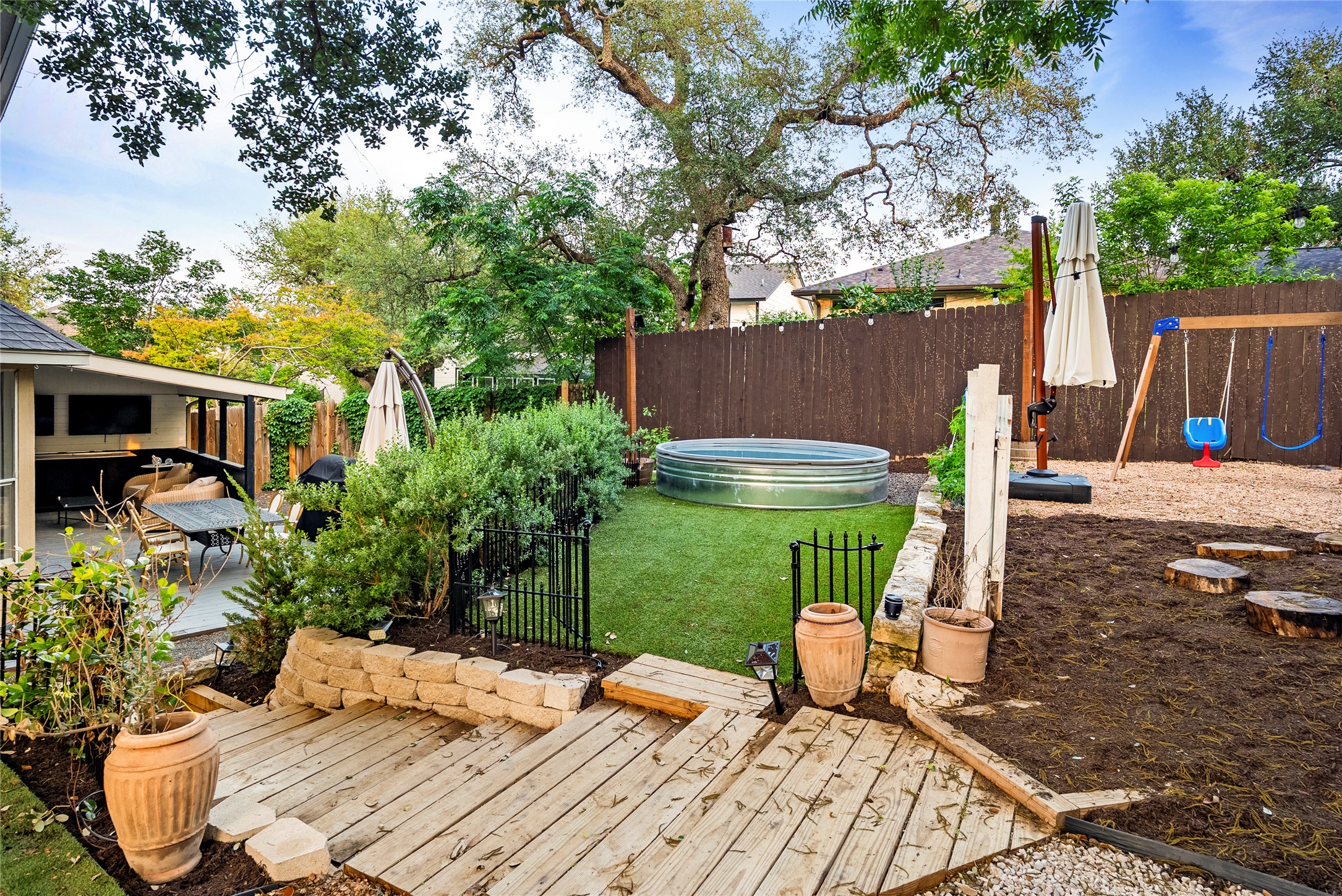 6803 Breezy Pass Austin, TX 78749 - Photo 36 of 40 a view of a backyard with sitting area