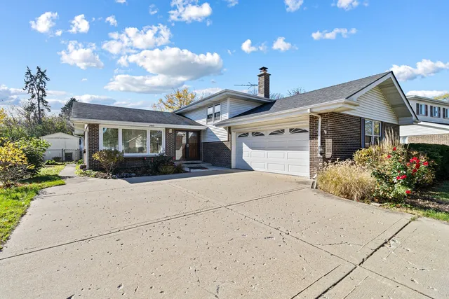 $3,800 | 2430 South Shag Bark Trail, Arlington Heights, IL 60005