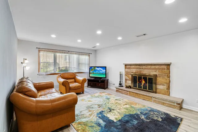 $3,800 | 2430 South Shag Bark Trail, Arlington Heights, IL 60005