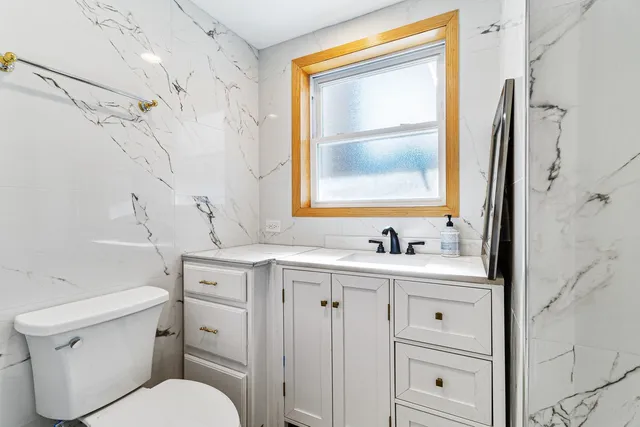 $3,800 | 2430 South Shag Bark Trail, Arlington Heights, IL 60005