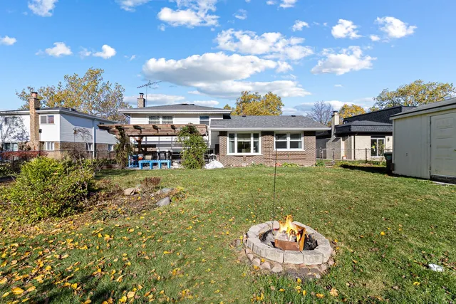 $3,800 | 2430 South Shag Bark Trail, Arlington Heights, IL 60005