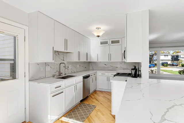 $3,800 | 2430 South Shag Bark Trail, Arlington Heights, IL 60005