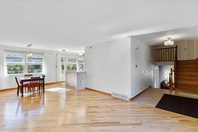 $3,800 | 2430 South Shag Bark Trail, Arlington Heights, IL 60005