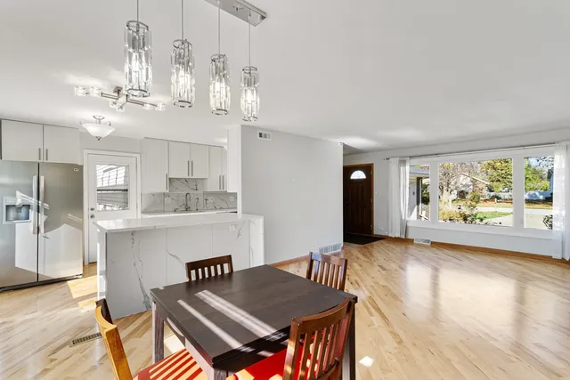 $3,800 | 2430 South Shag Bark Trail, Arlington Heights, IL 60005