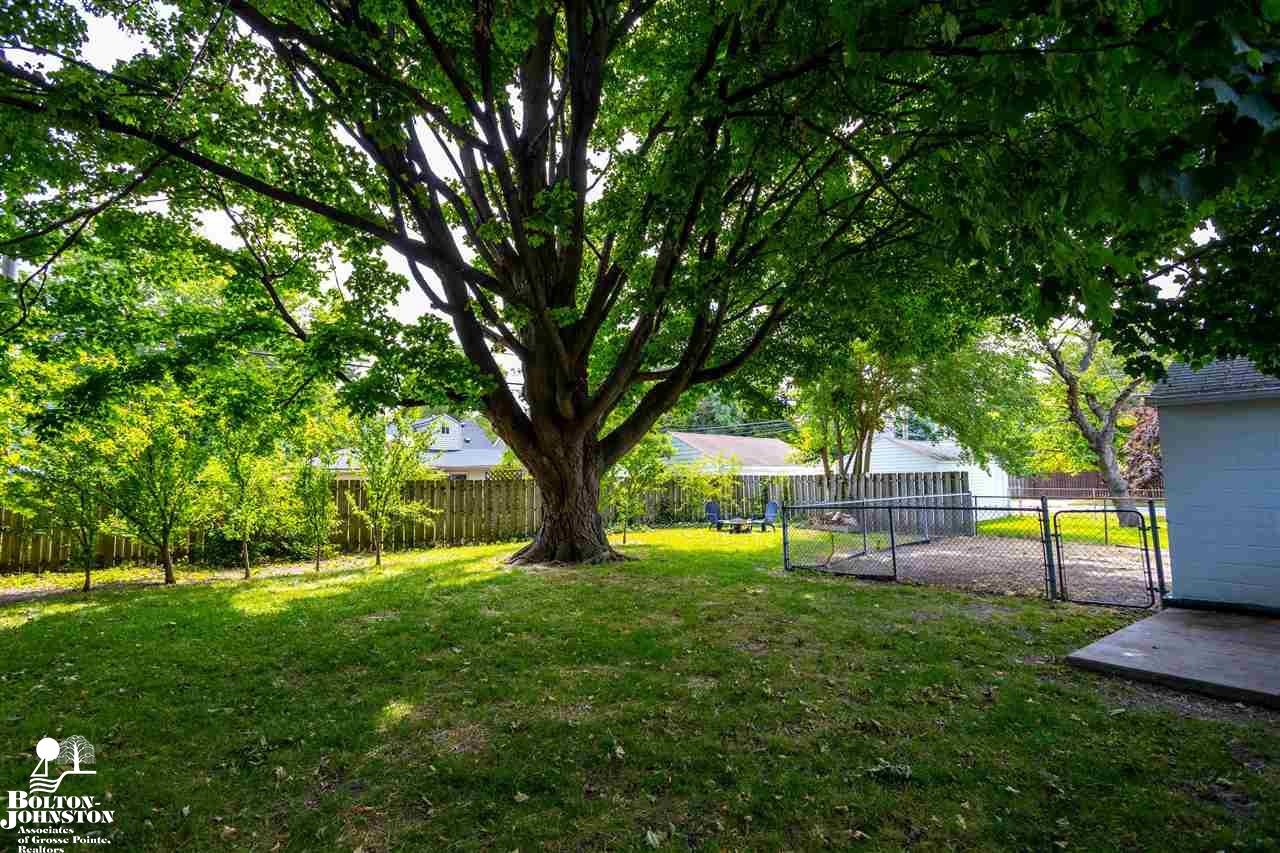 2073 Ridgemont Road Grosse Pointe Woods, MI 48236 - Photo 19 of 21