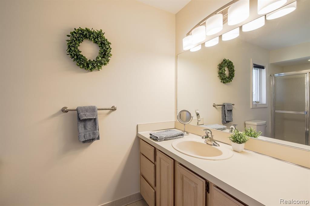 2035 Reagan Drive Rochester Hills, MI 48309 - Photo 36 of 51