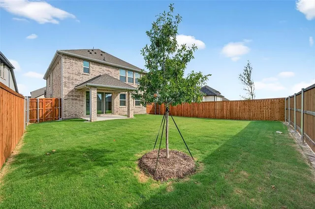 $2,395 | 910 Sunflower Trail, Sherman, TX 75092