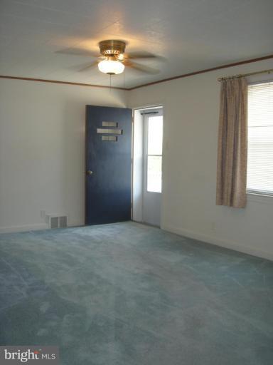 1025 Columbia Road Hagerstown, MD 21742 - Photo 2 of 19 Living Room