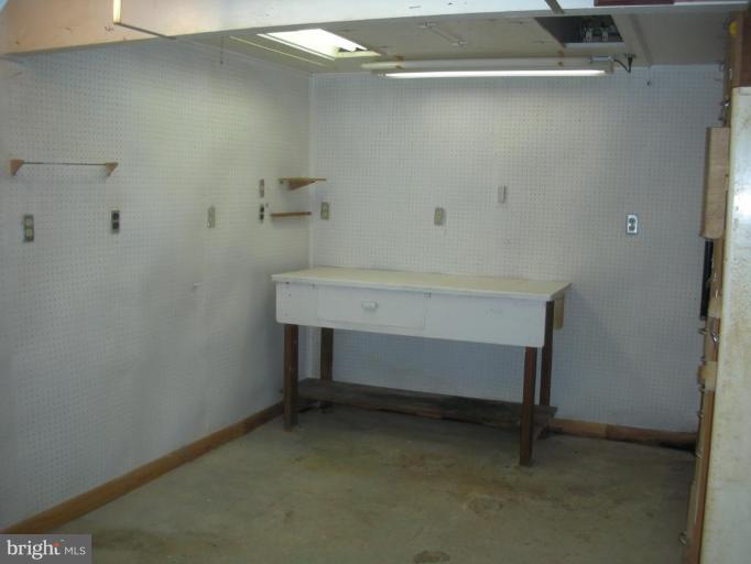 1025 Columbia Road Hagerstown, MD 21742 - Photo 16 of 19 Workshop