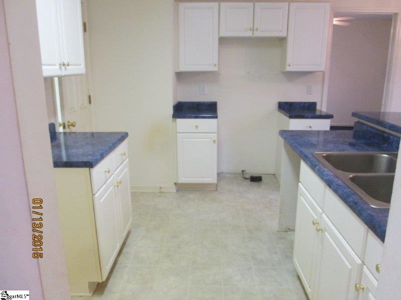136 Chastain Street Pickens, SC 29671 - Photo 3 of 9