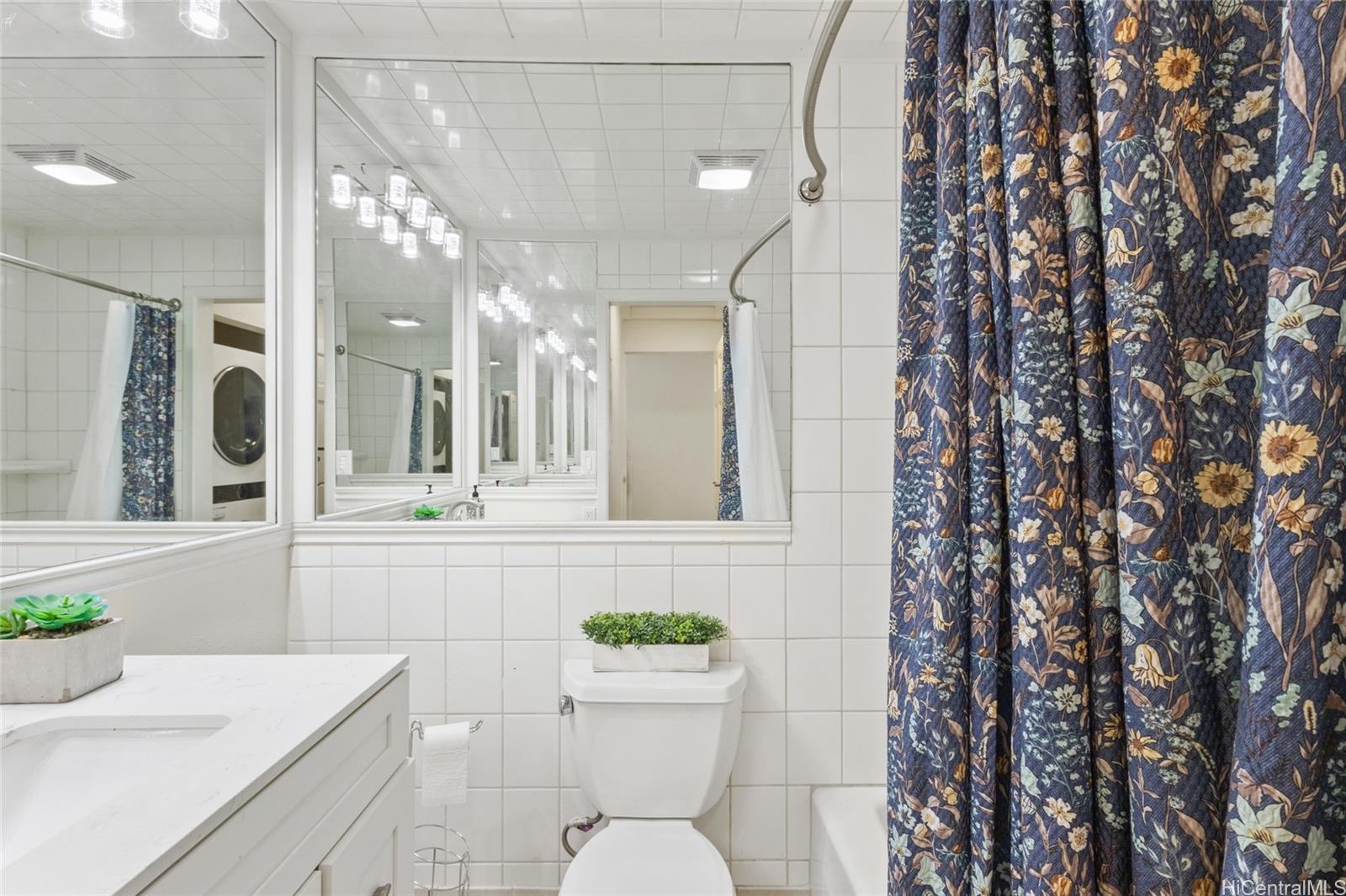 45-995 Wailele Road, Unit 29 Kaneohe, HI 96744 - Photo 18 of 25 a bathroom with a granite countertop sink and a mirror