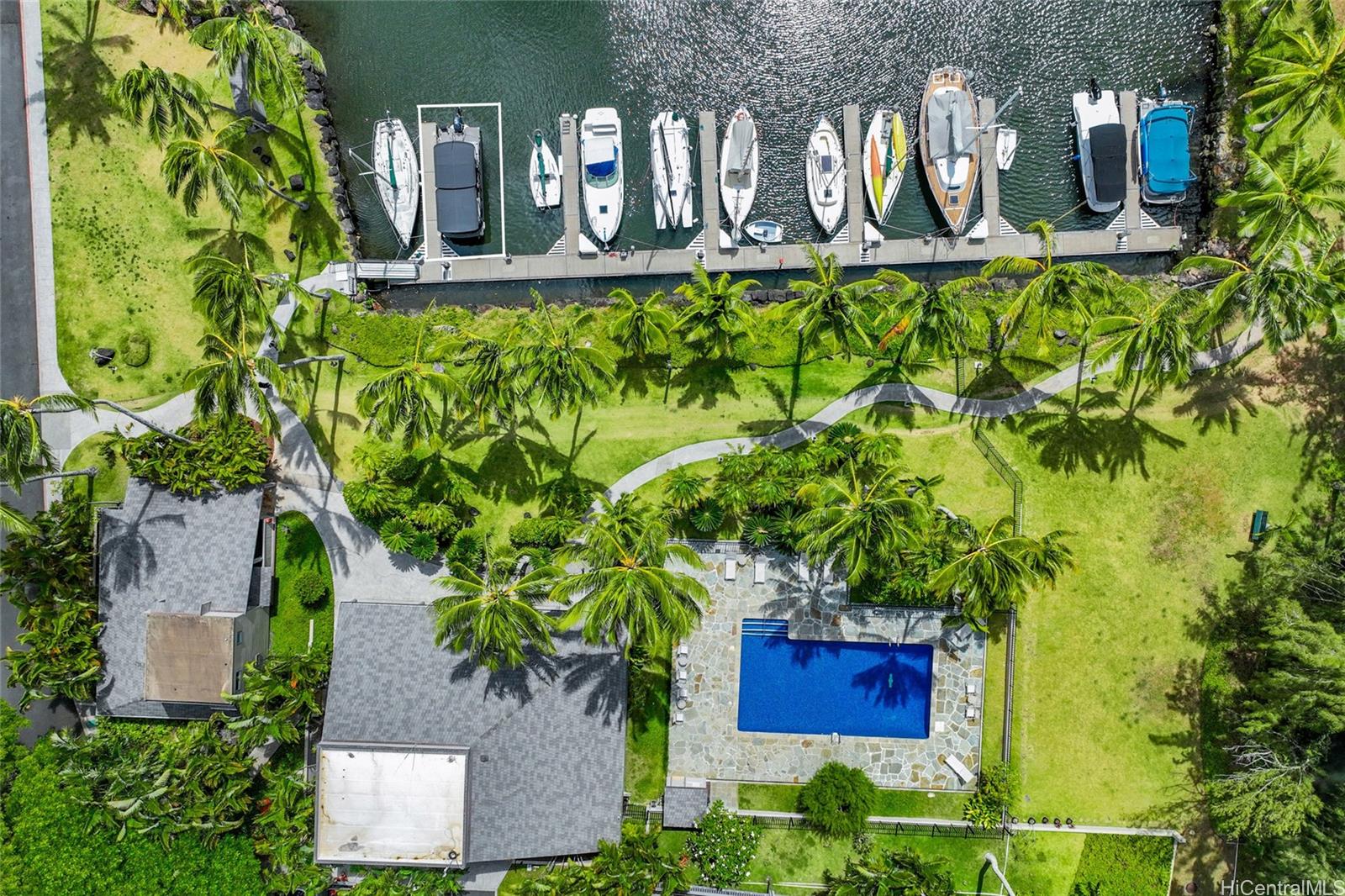 45-995 Wailele Road, Unit 29 Kaneohe, HI 96744 - Photo 6 of 25 a view of a pathway with plants