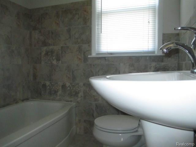 929 Princeton Road Berkley, MI 48072 - Photo 12 of 28 IMG_6379.JPG