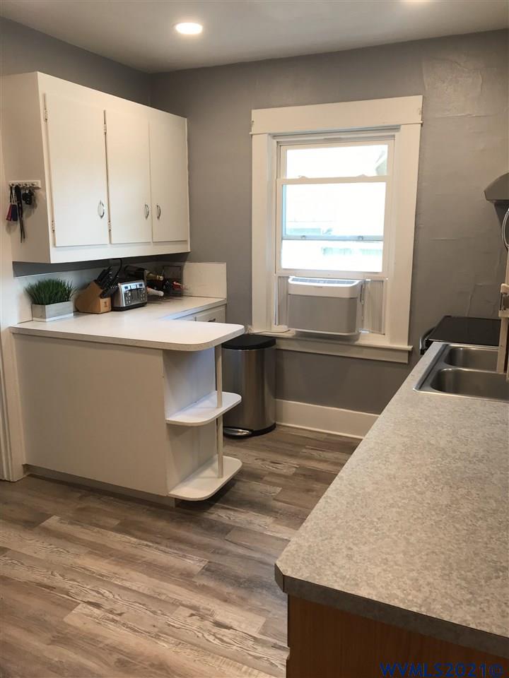 525 Southwest Cherry Street Dallas, OR 97338 - Photo 10 of 25