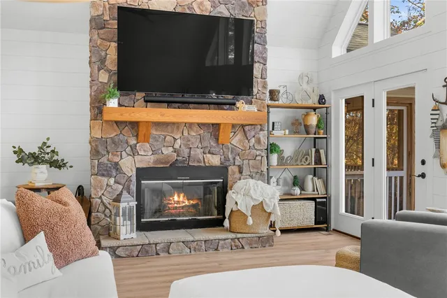 $899,900 | 106 Indian Hills Drive, Westminster, SC 29693