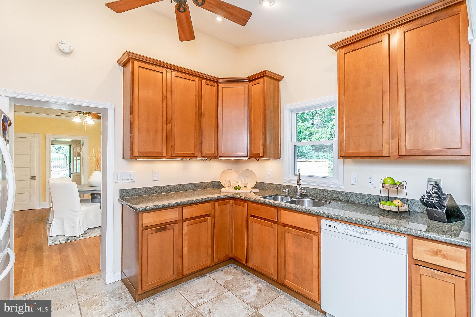 6211 Ridgeview Avenue Baltimore, MD 21206 - Photo 26 of 88 VAULTED CEILINGS