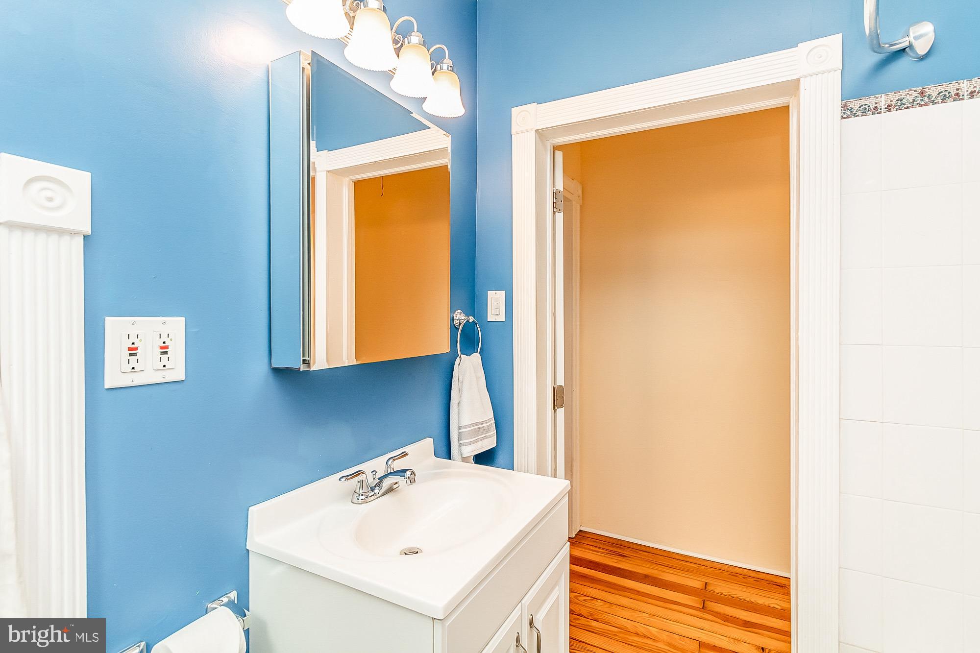 6211 Ridgeview Avenue Baltimore, MD 21206 - Photo 36 of 88 BRIGHT BATHROOM