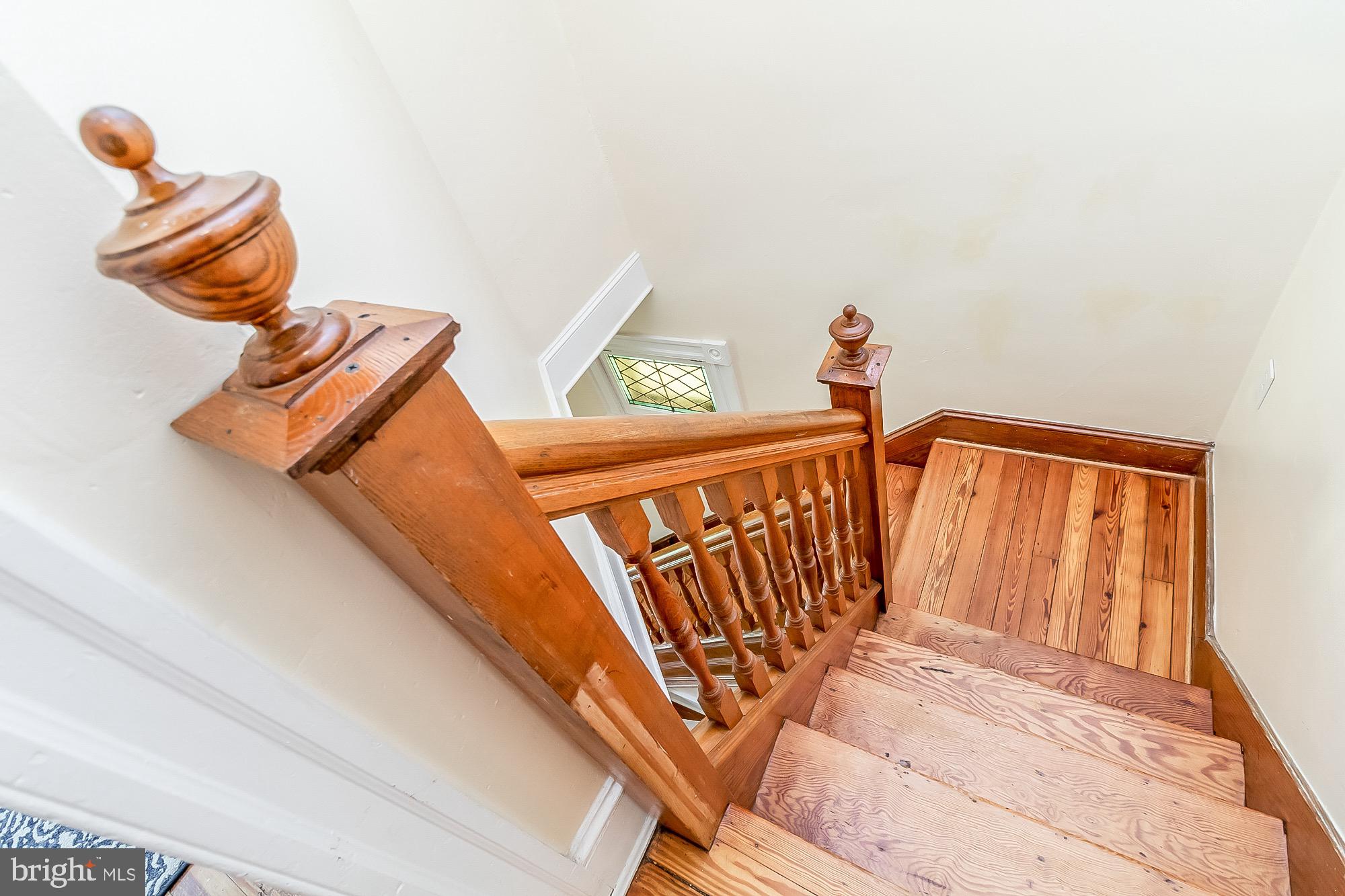 6211 Ridgeview Avenue Baltimore, MD 21206 - Photo 38 of 88 BEAUTIFUL DETAIL ORIGINAL BANISTER FINIAL