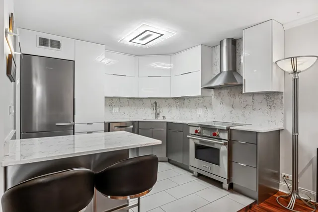 $265,000 | 6033 North Sheridan Road, Unit 15L, Chicago, IL 60660