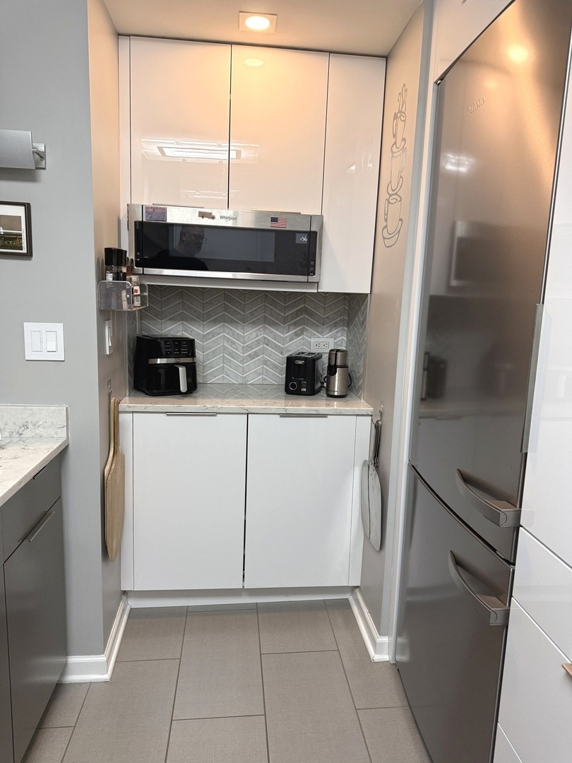 6033 North Sheridan Road, Unit 15L Chicago, IL 60660 - Photo 15 of 26