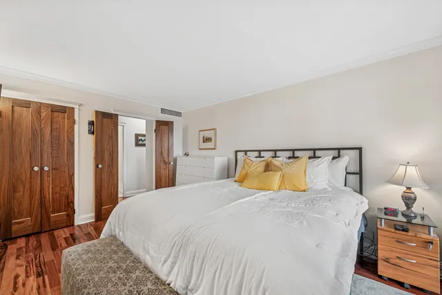 $265,000 | 6033 North Sheridan Road, Unit 15L, Chicago, IL 60660