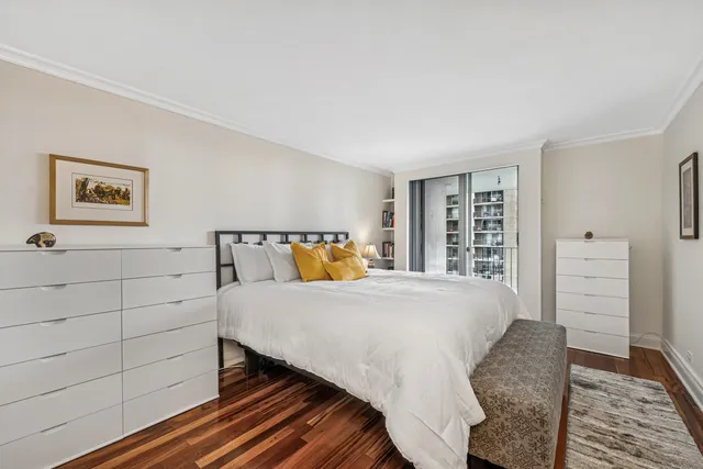 $265,000 | 6033 North Sheridan Road, Unit 15L, Chicago, IL 60660