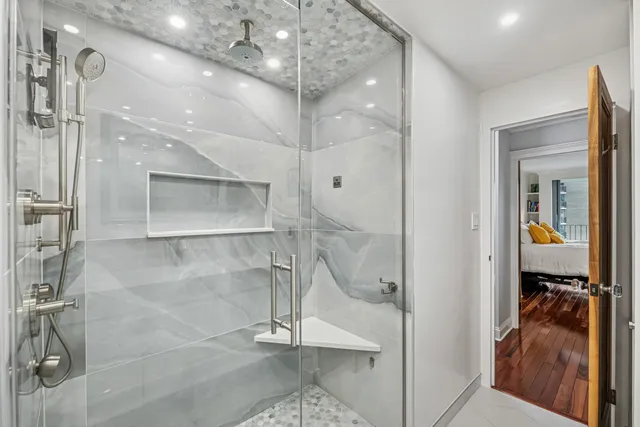 $265,000 | 6033 North Sheridan Road, Unit 15L, Chicago, IL 60660