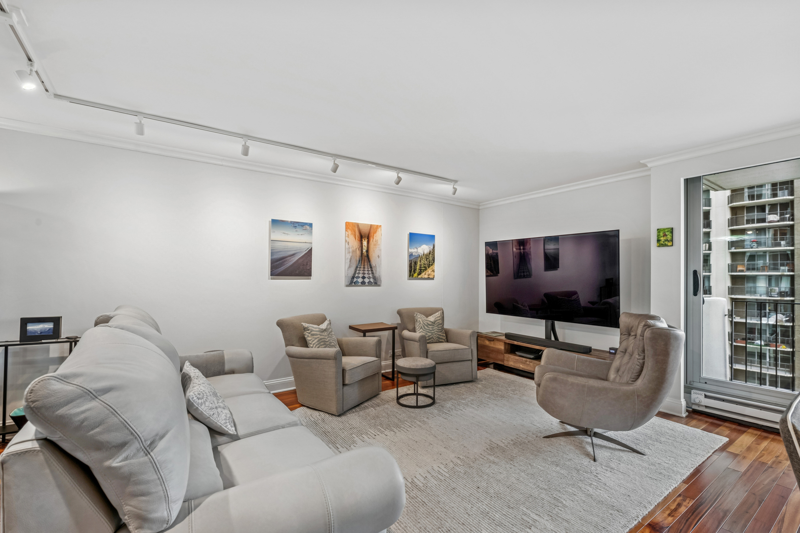 6033 North Sheridan Road, Unit 15L Chicago, IL 60660 - Photo 3 of 26