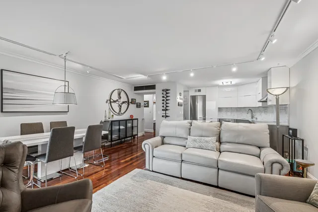 $265,000 | 6033 North Sheridan Road, Unit 15L, Chicago, IL 60660