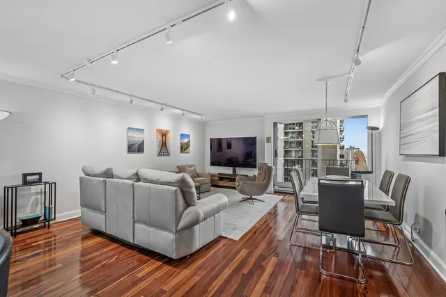 $265,000 | 6033 North Sheridan Road, Unit 15L, Chicago, IL 60660