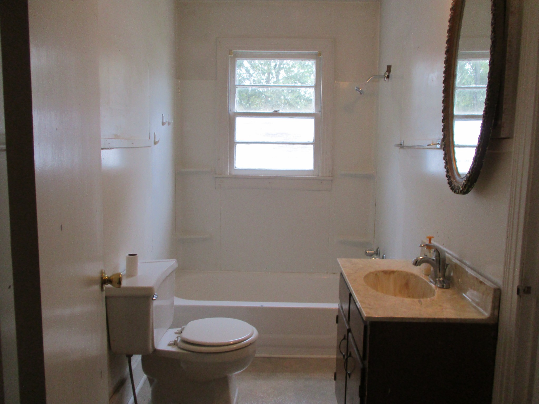 1003 Hickory Ridge Road Lebanon, TN 37087 - Photo 15 of 18 a bathroom with a sink toilet and a tub
