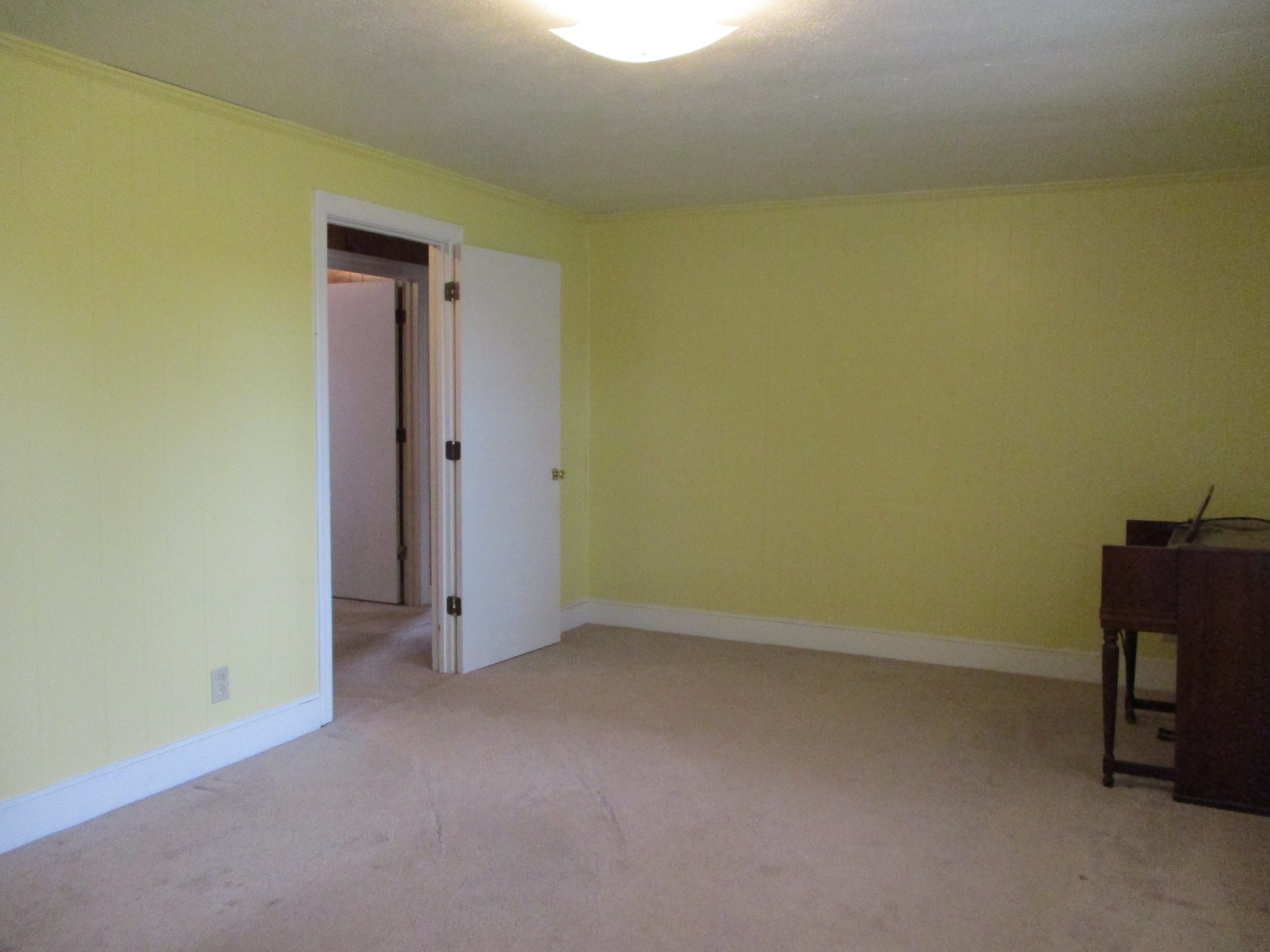 1003 Hickory Ridge Road Lebanon, TN 37087 - Photo 6 of 18 an empty room with a bench