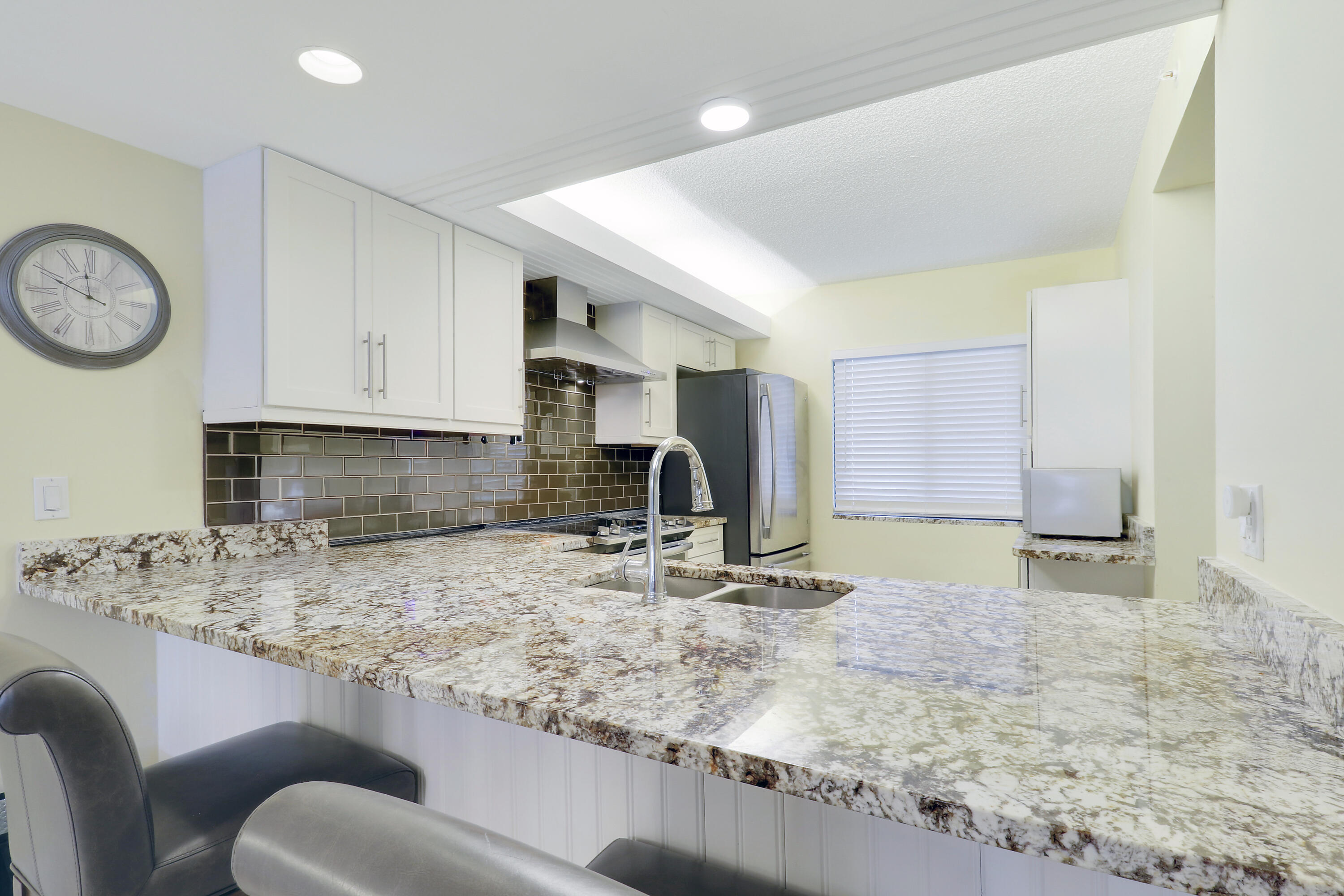 1301 Seafarer Circle, Unit 105 Jupiter, FL 33477 - Photo 23 of 37 Bar Top