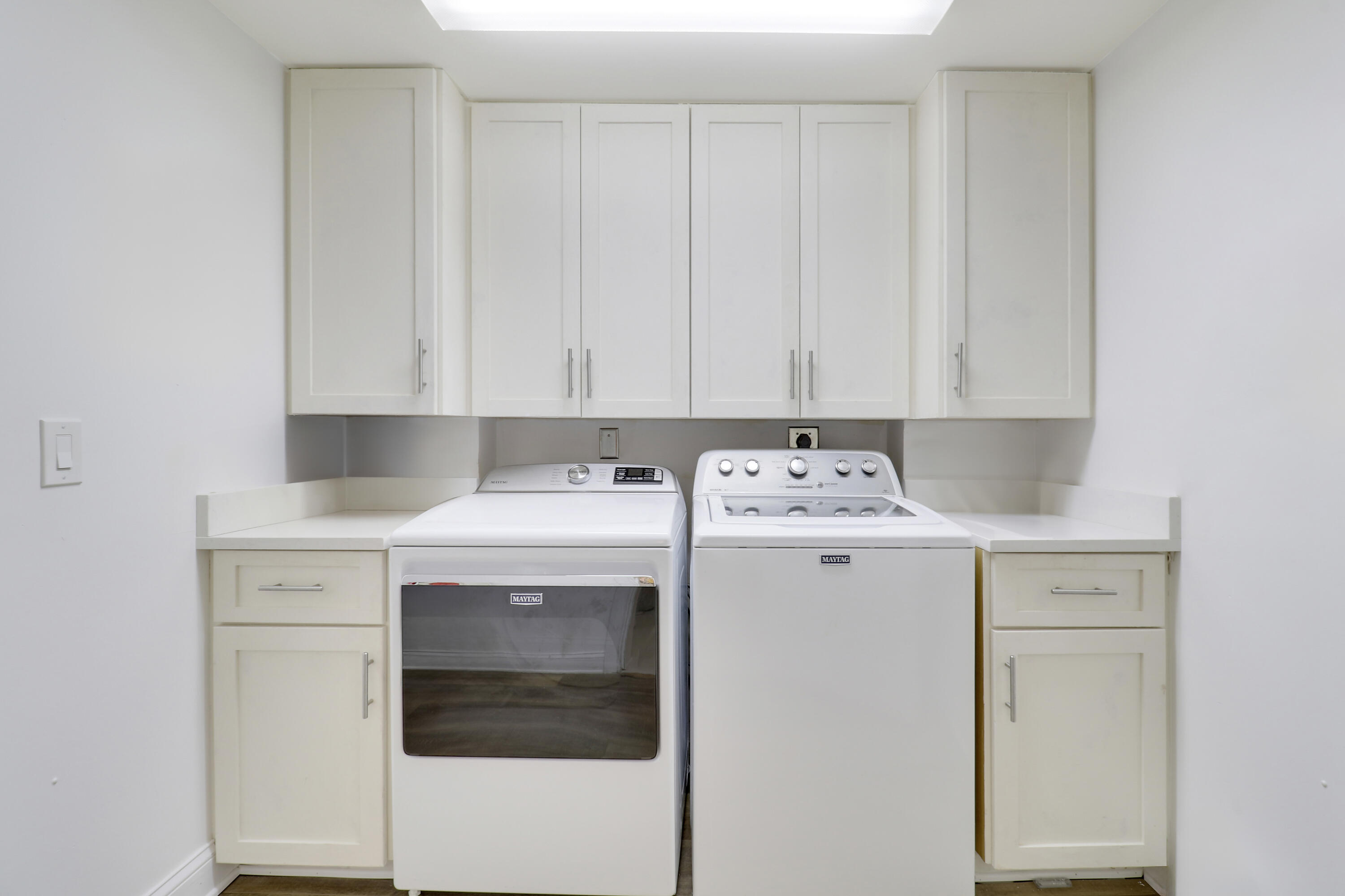 1301 Seafarer Circle, Unit 105 Jupiter, FL 33477 - Photo 26 of 37 Laundry Room