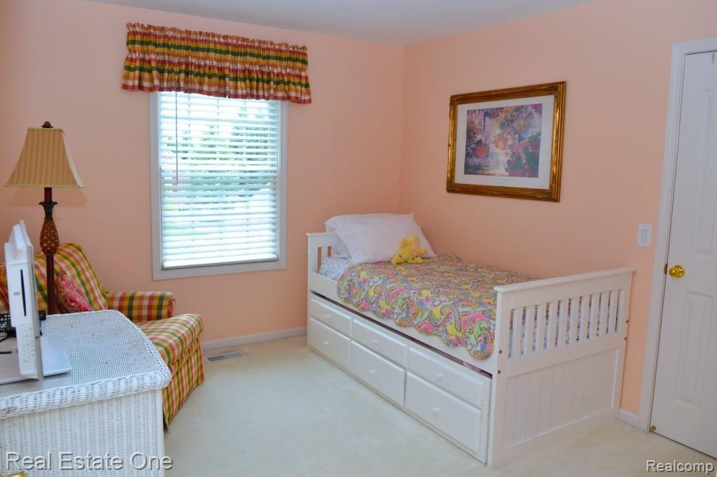 792 Loggers Circle Rochester, MI 48307 - Photo 27 of 41 028 - Copy - Copy.jpg