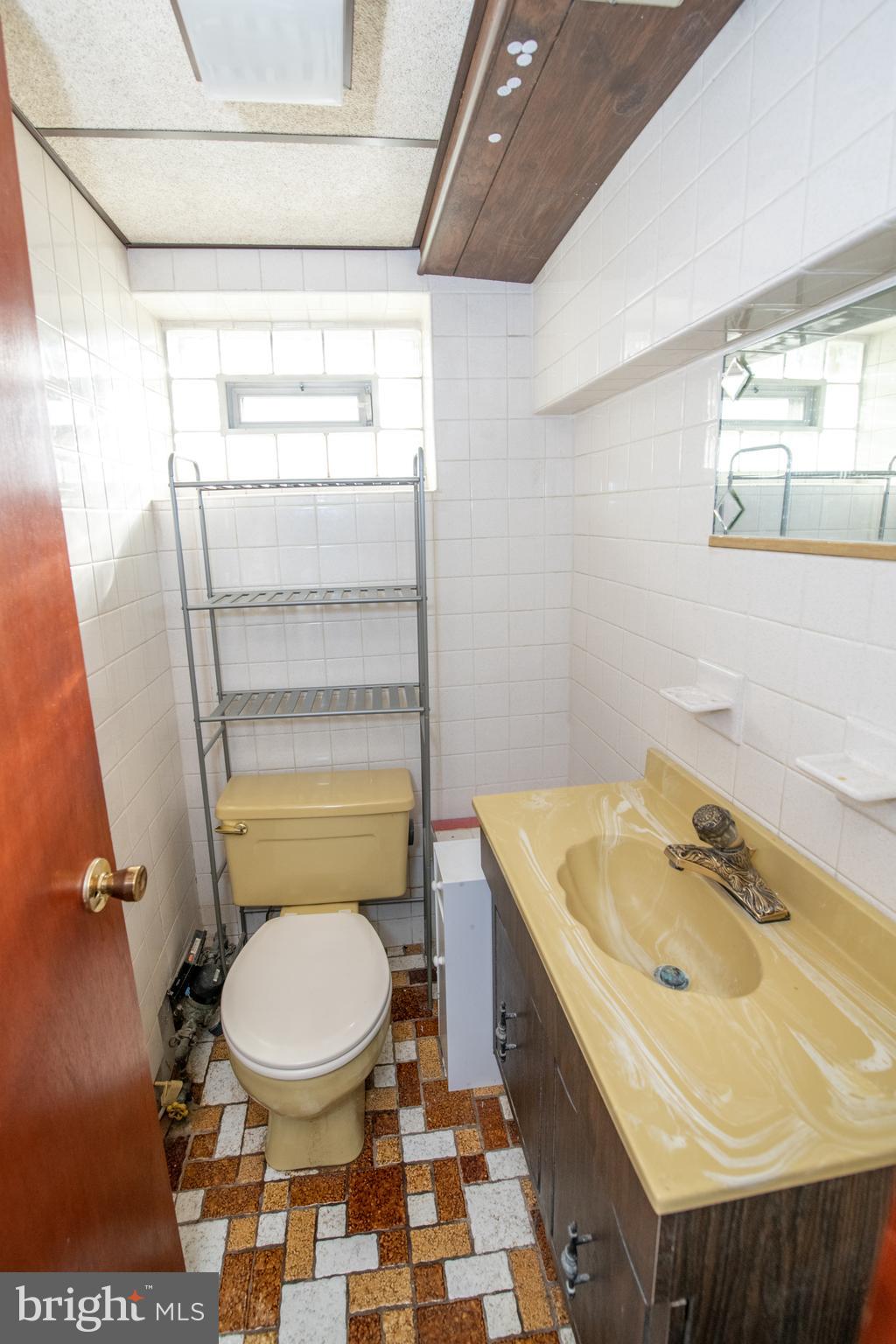 3334 Lester Road Philadelphia, PA 19154 - Photo 33 of 41 Basement Half Bath