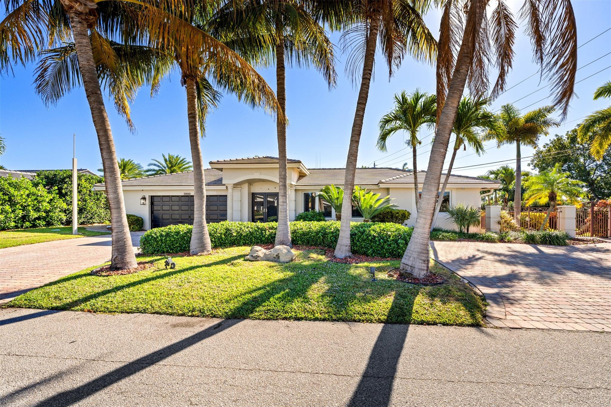 3900 Northeast 24th Avenue Lighthouse Point, FL 33064 - Photo 3 of 48 Photo 3