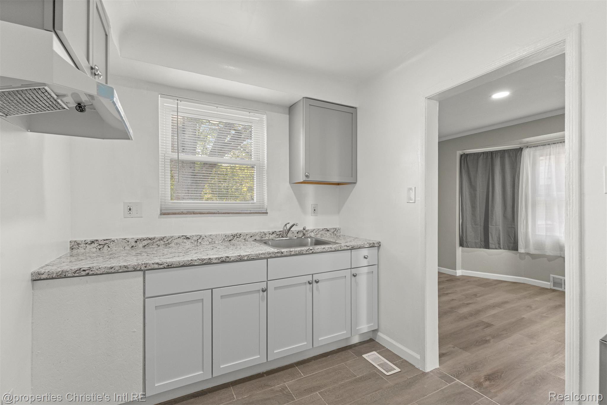 10838 Nottingham Road Detroit, MI 48224 - Photo 12 of 24 Kitchen