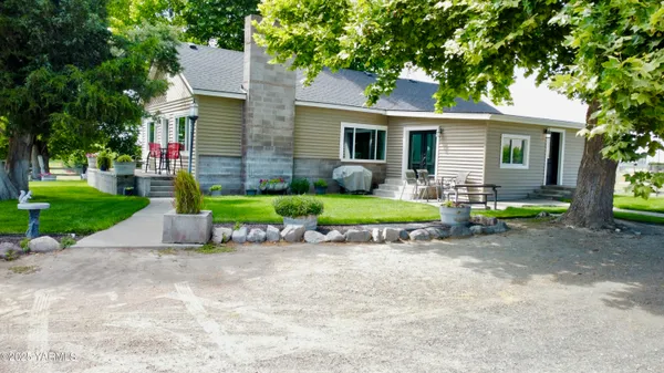 $695,000 | 2060 Cemetery Road, Sunnyside, WA 98944