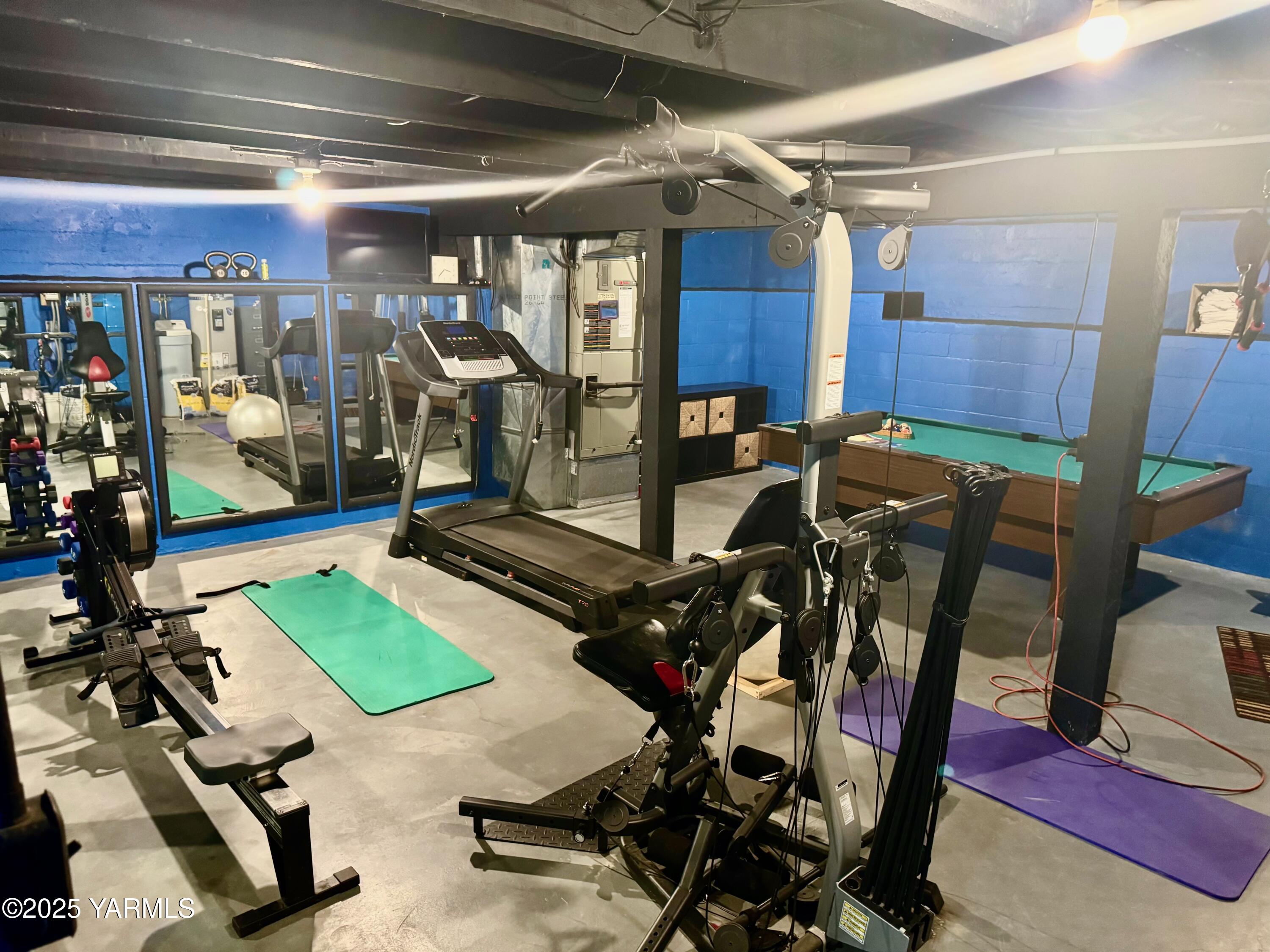 2060 Cemetery Road Sunnyside, WA 98944 - Photo 25 of 29 a view of a room with gym equipment