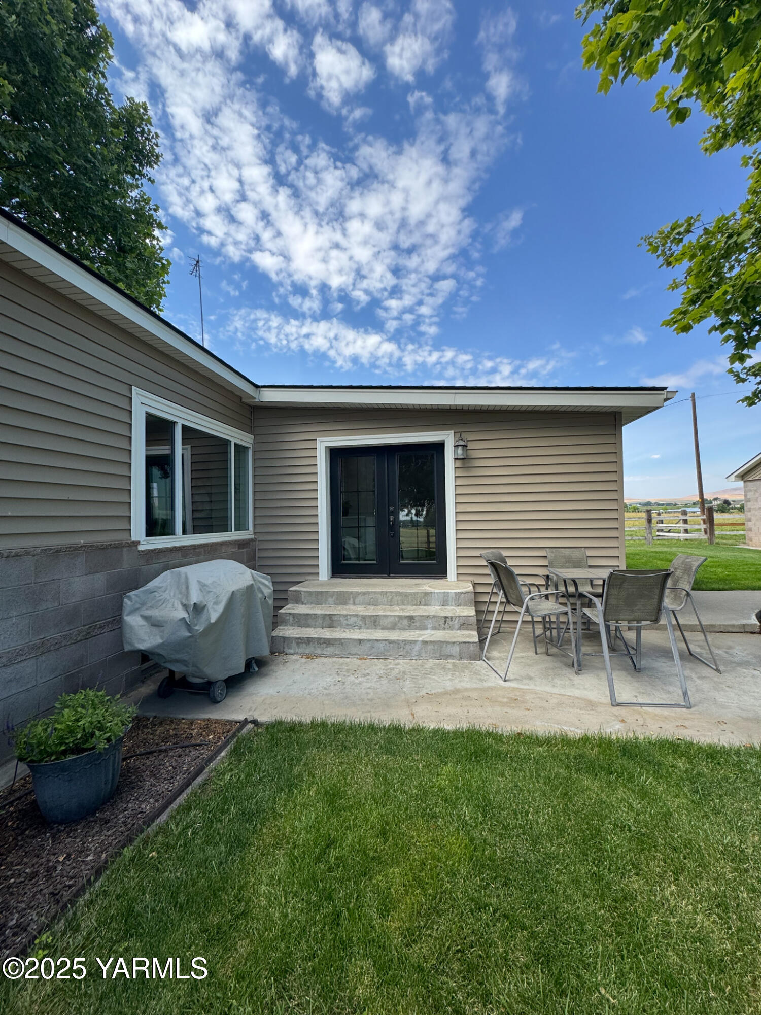 2060 Cemetery Road Sunnyside, WA 98944 - Photo 27 of 29 a view of outdoor space yard and patio