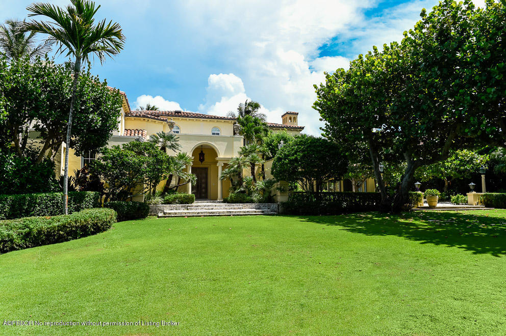 89 Middle Road Palm Beach, FL 33480 - Photo 6 of 23 a front view of a house with garden