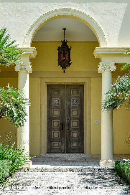 89 Middle Road Palm Beach, FL 33480 - Photo 8 of 23 a front view of a house with garden