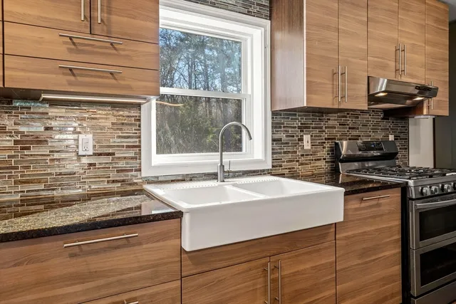 $649,900 | 298 Wren Street, Taunton, MA 02718