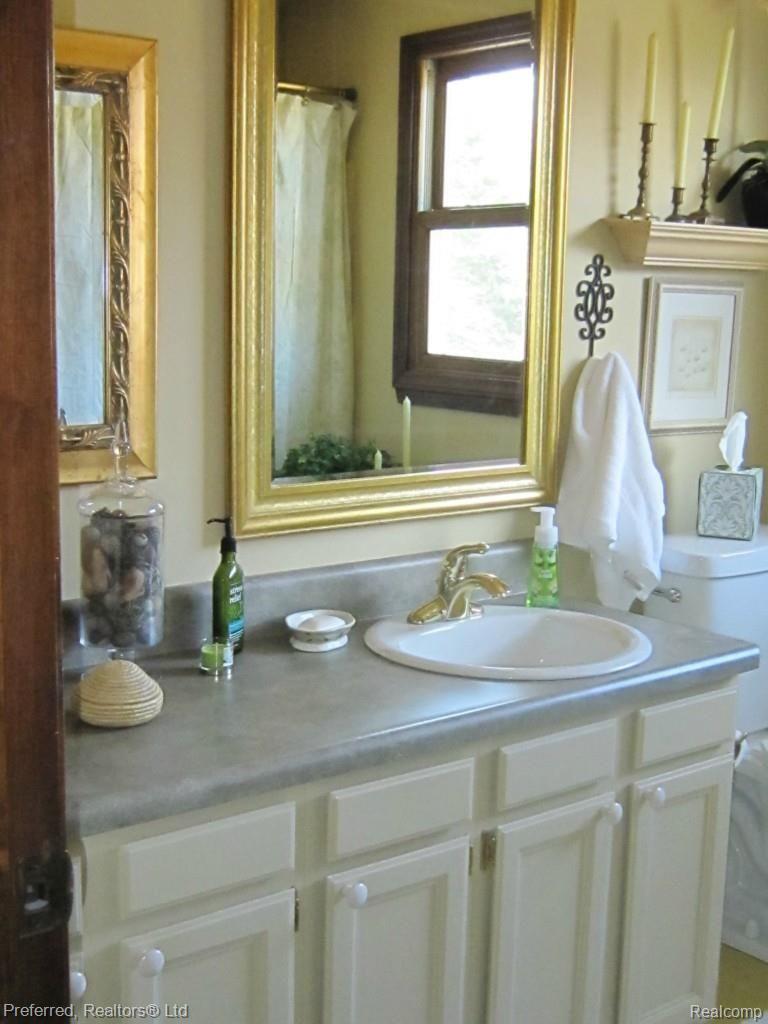 4222 Berry Road Plymouth, MI 48170 - Photo 25 of 29 4222 Berry Road large main bath.jpg