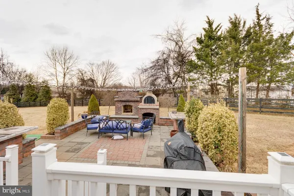 a view of a house and outdoor space